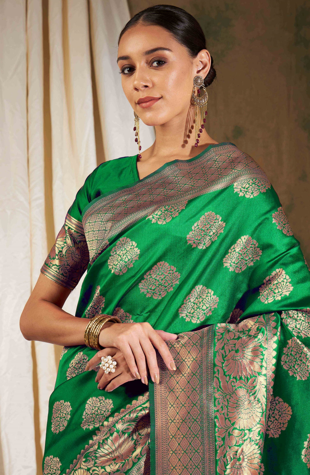 Women's Green Colour Weaving Work Saree-CMPN18041E